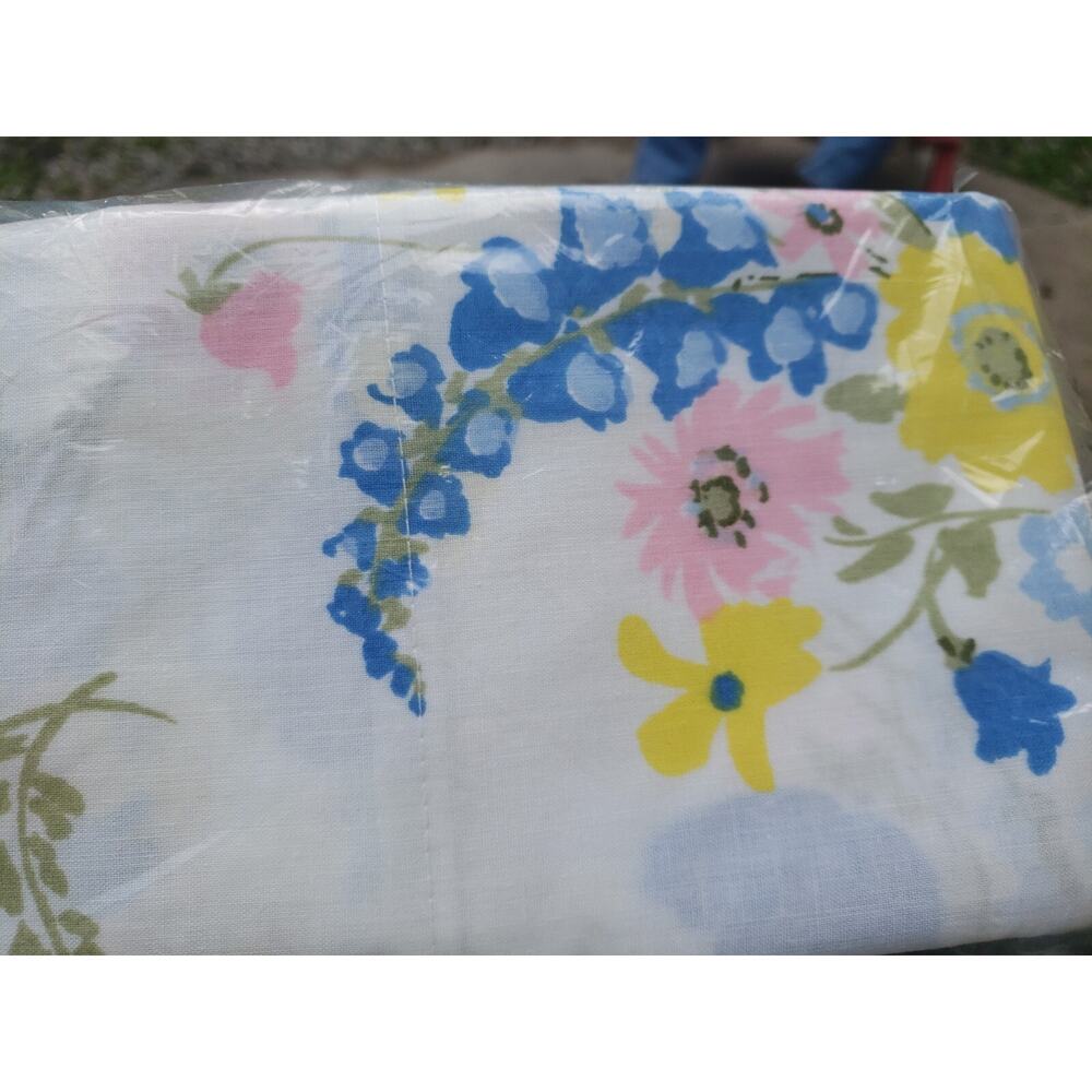 vtg 70s sears pillowcases floral muslin Misty Garden One Pair 20" x 26" - Picture 4 of 4